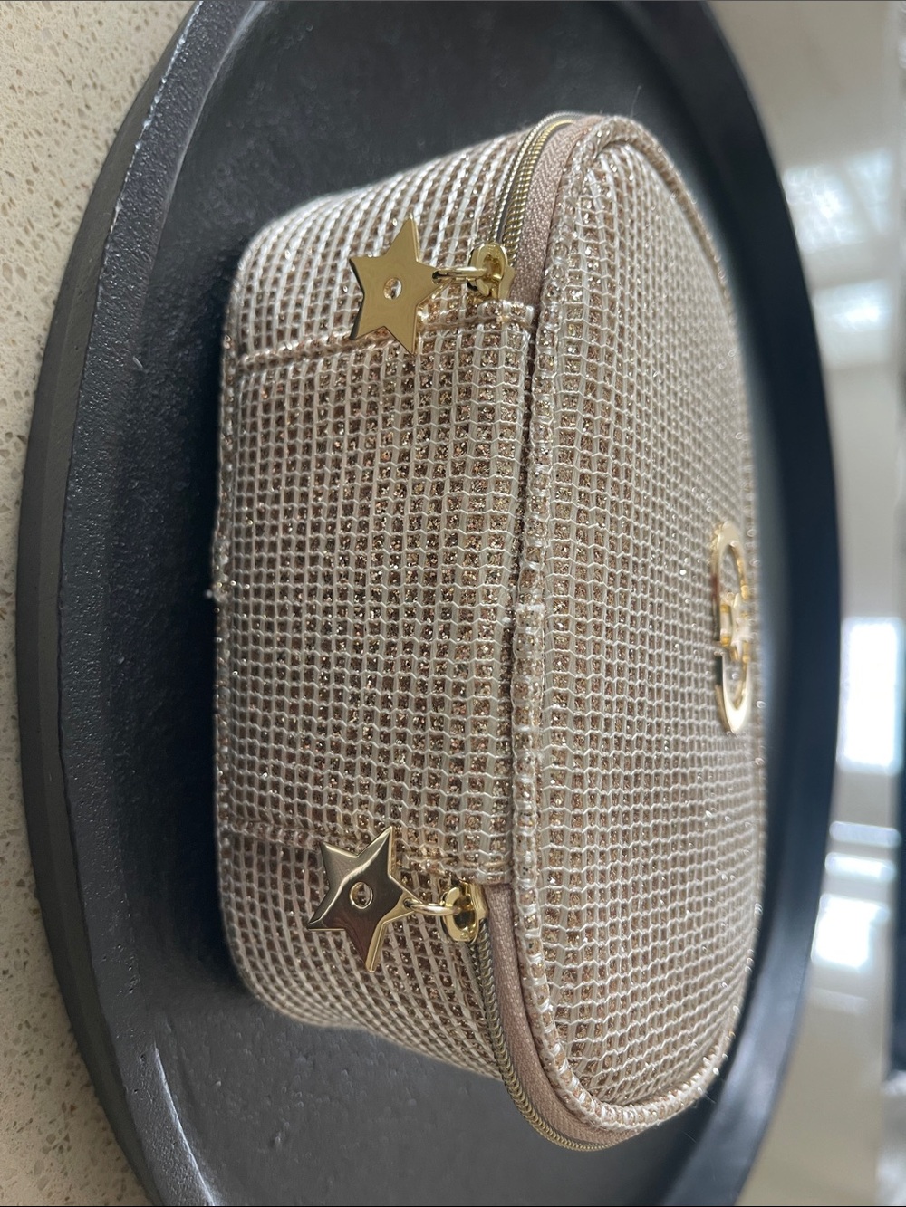 DIOR Holiday 2025 cosmetic bag - Picture 3 of 5